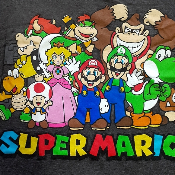 Super Mario Group Graphic Tee Nintendo - Picture 2 of 4